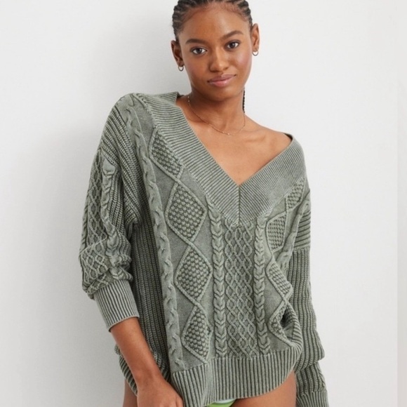 aerie Sweaters - Aerie Oversized Cable Knit V-Neck Sweater Green Medium Chunky Slouchy Boho